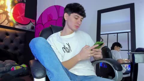 santi online show from February 28, 3:37 pm