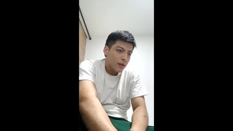 Snapshot of santi_henao chatting on June 8, 1:28 am Santiago Henao online show from June 8, 1:28 am