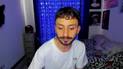 Snapshot of santi_mateo chatting on April 15, 9:15 pm Santi online show from April 15, 9:15 pm