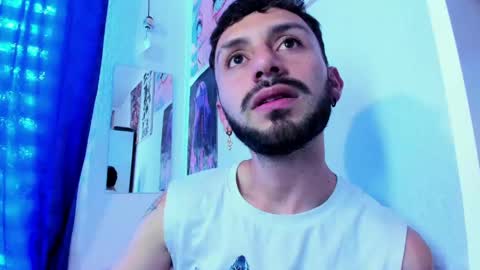 Snapshot of santi_mateo chatting on May 17, 7:54 pm Santi online show from May 17, 7:54 pm