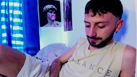 Snapshot of santi_mateo chatting on May 25, 9:21 pm Santi online show from May 25, 9:21 pm