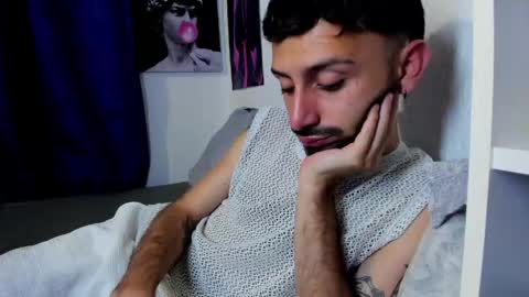 Snapshot of santi_mateo chatting on May 31, 12:52 am Santi online show from May 31, 12:52 am