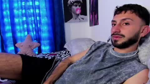 Snapshot of santi_mateo chatting on May 31, 7:04 pm Santi online show from May 31, 7:04 pm