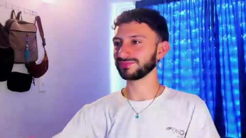 Snapshot of santi_mateo chatting on June 15, 7:05 pm Santi online show from June 15, 7:05 pm