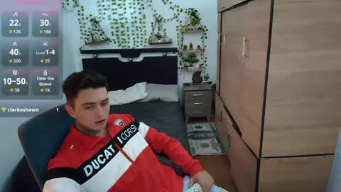 santi_ss online show from April 28, 5:18 pm