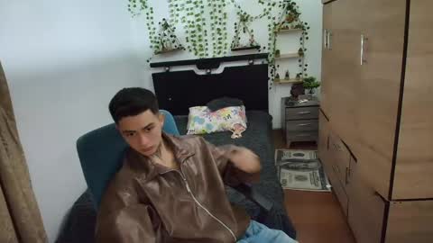 santi_ss online show from May 6, 12:41 am
