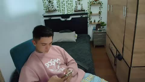 santi_ss online show from May 10, 12:05 am