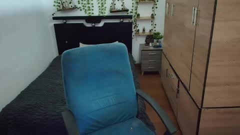 santi_ss online show from May 13, 1:03 am