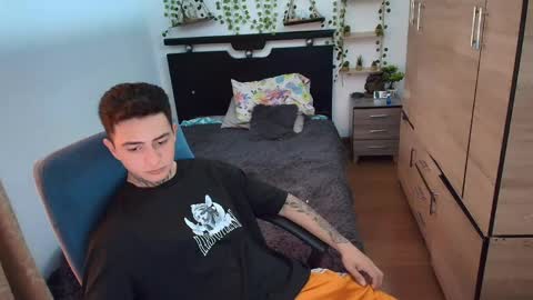 santi_ss online show from May 14, 5:53 pm