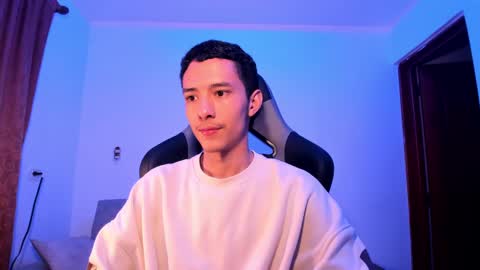 santi_twink19 online show from December 6, 3:08 am