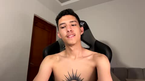 santi_twink19 online show from January 8, 11:52 pm