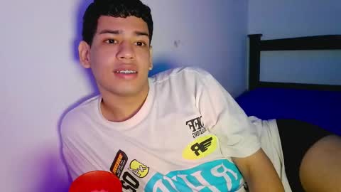 santi online show from February 1, 7:23 pm