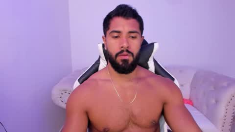 santiago_huntt online show from November 25, 12:49 pm
