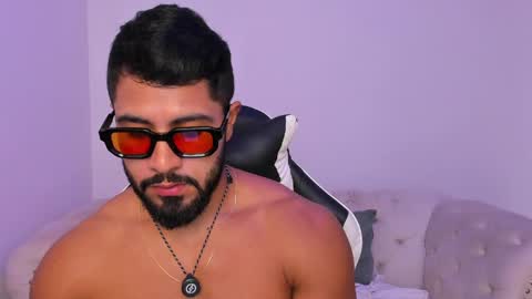 santiago_huntt online show from April 4, 12:35 pm