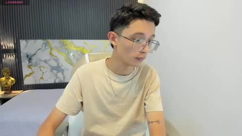 santiago_russo18 online show from September 14, 1:10 pm