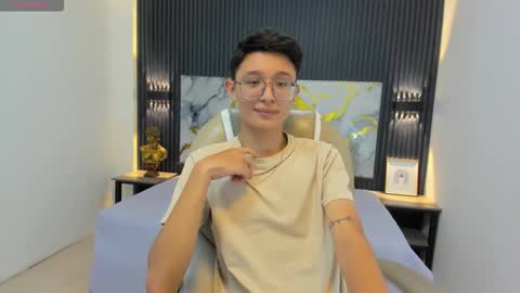 santiago_russo18 online show from September 19, 12:39 pm