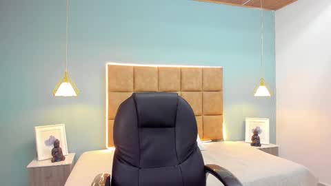 santiago_russo18 online show from October 14, 9:15 pm