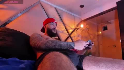 Snapshot of santiagohincapiie chatting on March 3, 3:45 am Santiago Hincapiie online show from March 3, 3:45 am