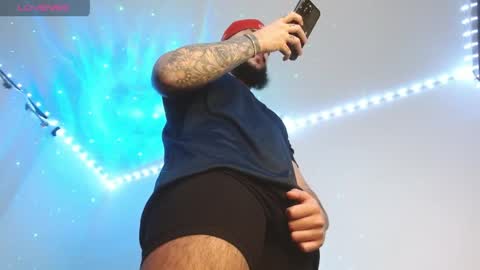 Santiago Hincapiie online show from April 1, 6:58 am