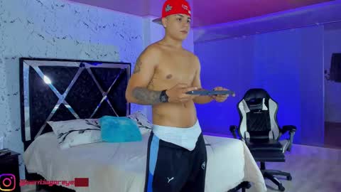 Santi Reyes online show from February 10, 2:04 am