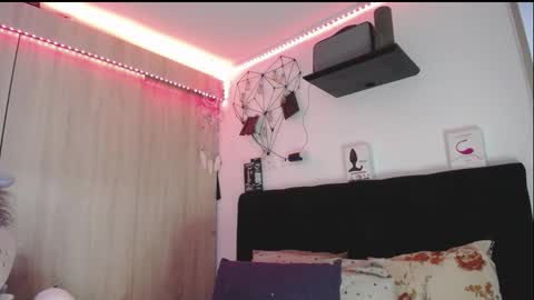 Santii online show from March 3, 7:31 pm