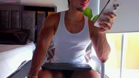 Santiago Seans online show from October 17, 2:30 pm