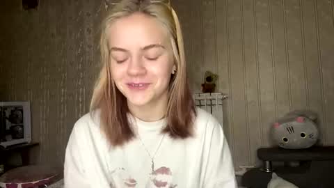 Snapshot of santinalabonne chatting on June 22, 6:54 am Rina online show from June 22, 6:54 am