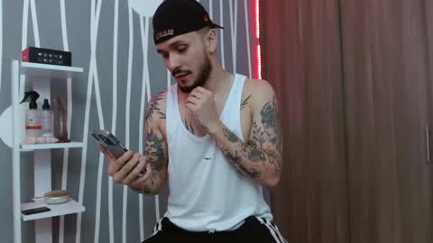 Snapshot of santti_torres chatting on November 6, 5:08 am Santy Torres online show from November 6, 5:08 am