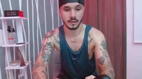 Snapshot of santti_torres chatting on December 5, 4:43 am Santy Torres online show from December 5, 4:43 am