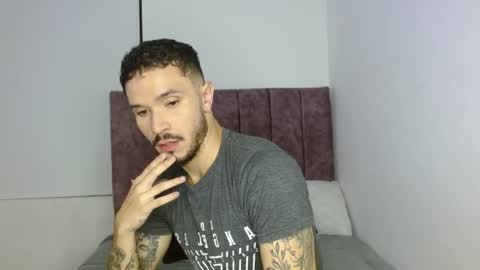 Snapshot of santti_torres chatting on February 11, 3:55 am Santy Torres online show from February 11, 3:55 am