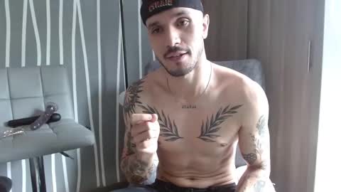 Snapshot of santti_torres chatting on February 25, 2:27 pm Santy Torres online show from February 25, 2:27 pm