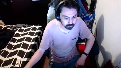 Snapshot of santuronvargas chatting on December 2, 5:46 am santuronvargas online show from December 2, 5:46 am