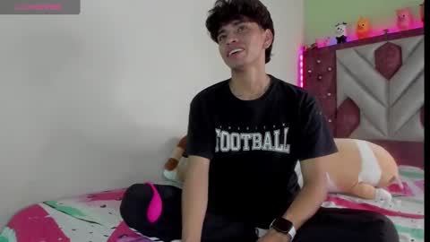 Snapshot of santy_caerrinton chatting on November 21, 2:10 am Santiago online show from November 21, 2:10 am