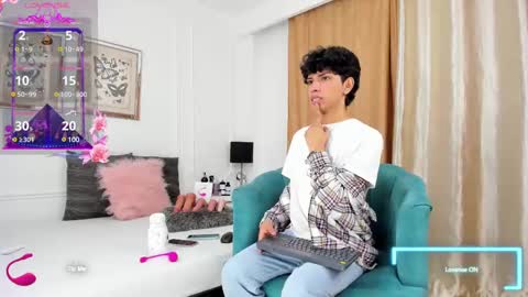 Santiago Carrington online show from February 13, 8:03 pm