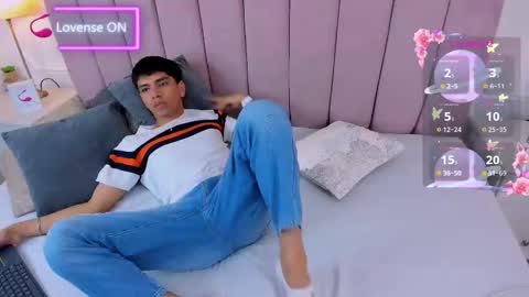 Santiago Carrington online show from March 11, 7:53 pm