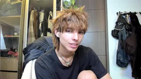 Snapshot of santy_kitty chatting on February 16, 4:20 am kitty online show from February 16, 4:20 am