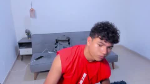 Snapshot of santy_stump chatting on June 7, 9:29 pm santy_stump online show from June 7, 9:29 pm
