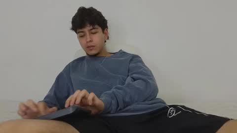 Snapshot of santybig18 chatting on February 22, 3:23 am santybig18 online show from February 22, 3:23 am