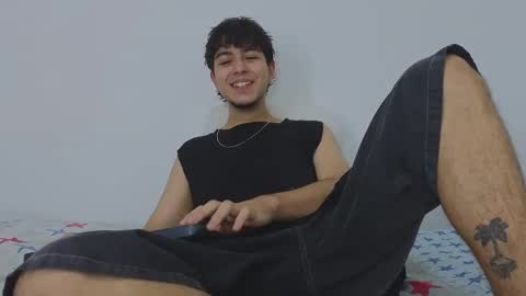 Snapshot of santybig18 chatting on March 2, 7:32 am santybig18 online show from March 2, 7:32 am