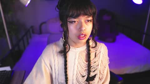Snapshot of saphyralux chatting on May 20, 10:27 pm saphyralux online show from May 20, 10:27 pm