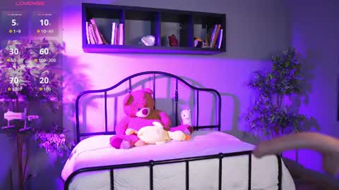 Snapshot of saphyralux chatting on July 28, 8:01 pm saphyralux online show from July 28, 8:01 pm