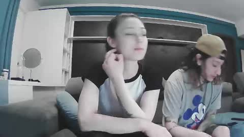 Snapshot of sapphirevelvet chatting on May 2, 11:32 pm sapphirevelvet online show from May 2, 11:32 pm