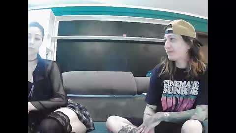 Snapshot of sapphirevelvet chatting on May 4, 12:45 pm sapphirevelvet online show from May 4, 12:45 pm