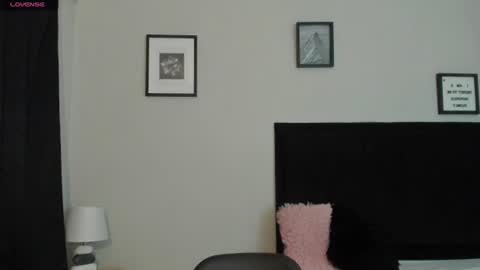 Snapshot of sara_b11 chatting on July 18, 6:12 pm sara_b11 online show from July 18, 6:12 pm