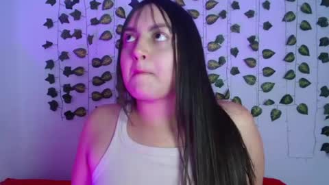 Snapshot of sara_blue22 chatting on May 19, 8:04 pm Sara online show from May 19, 8:04 pm