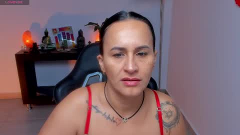 Snapshot of sara_charmy chatting on July 4, 10:54 am online show from July 4, 10:54 am