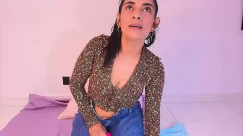 Snapshot of sara_cook chatting on May 16, 12:04 pm Sara Cook online show from May 16, 12:04 pm