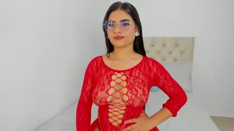 Snapshot of sara_fernandezz chatting on July 13, 6:38 am sara online show from July 13, 6:38 am