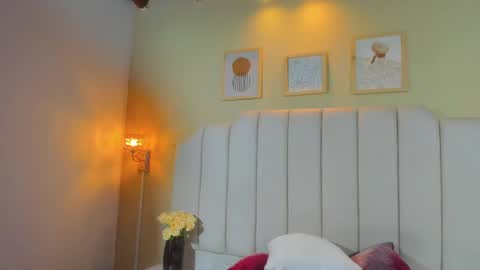 Snapshot of sara_hannks chatting on April 11, 2:21 pm sara_hannks online show from April 11, 2:21 pm