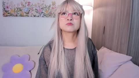 Sara  new account  give me thomb up  Follow me   help me reach 15k followers again   online show from September 25, 1:20 am